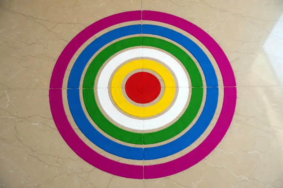Concentric color band rangoli with contrasting rings