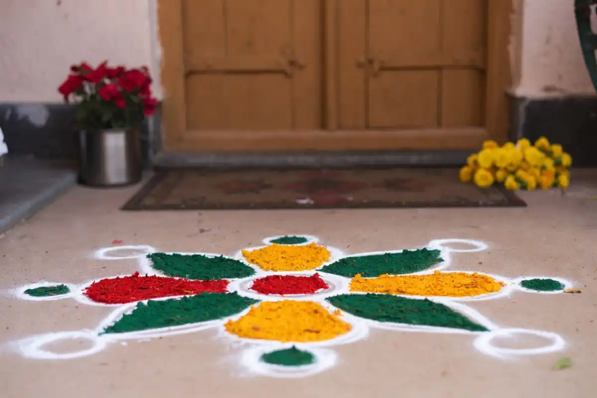 Easy dot-based rangoli design for Diwali photo ideas at home