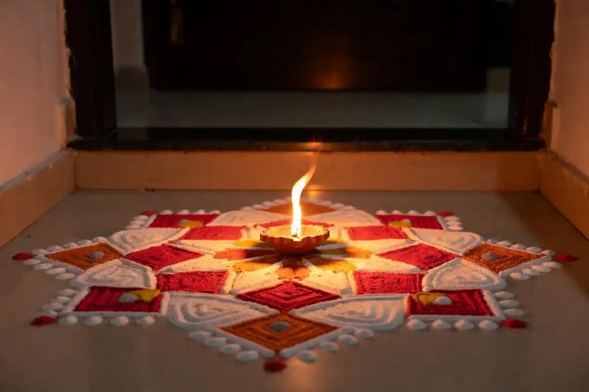 Small beautiful rangoli design for Diwali in apartment entrance