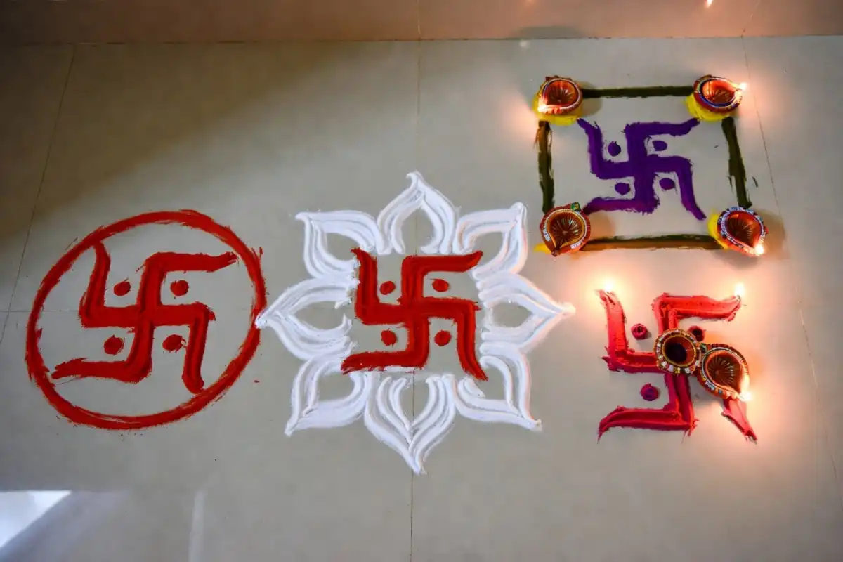 Simple swastik rangoli design ideas for beginners with borders and diyas